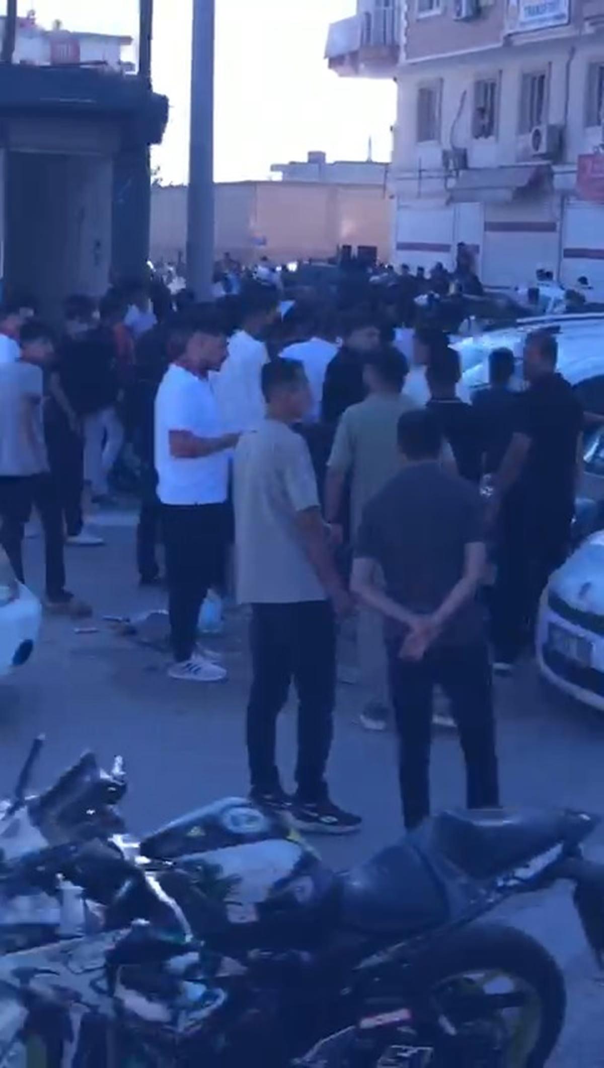 Olayda 8 kişi yaralandı. 