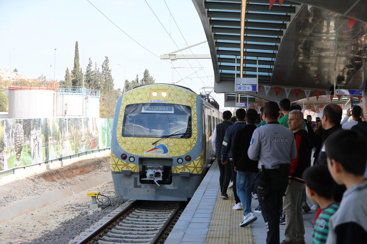 Gaziantep Büyükşehir, öğrencilere toplu taşıma müjdesi verdi.