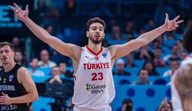 Alperen Şeng&uuml;n'den tarihi başarı!