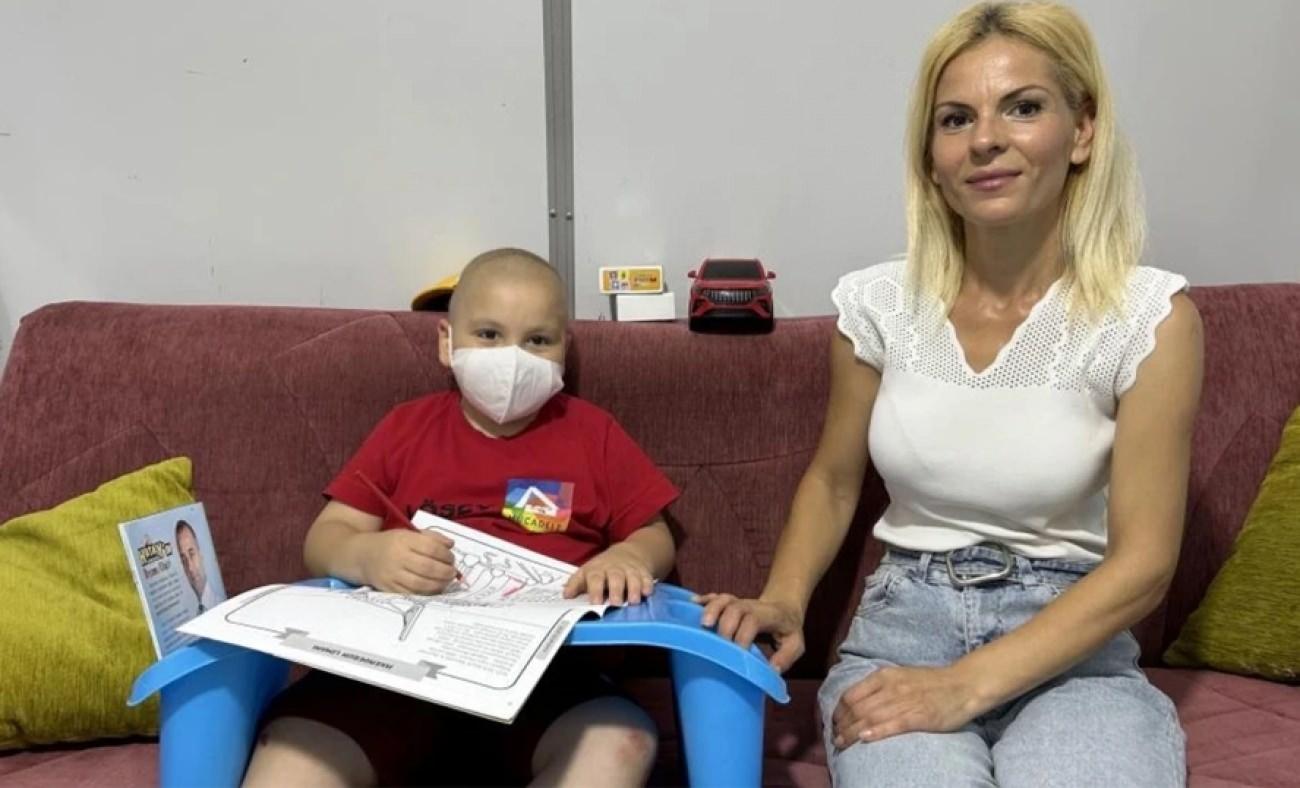 Depremzede anne tedavisini yarım bıraktı, evladının kanser savaşına destek oldu