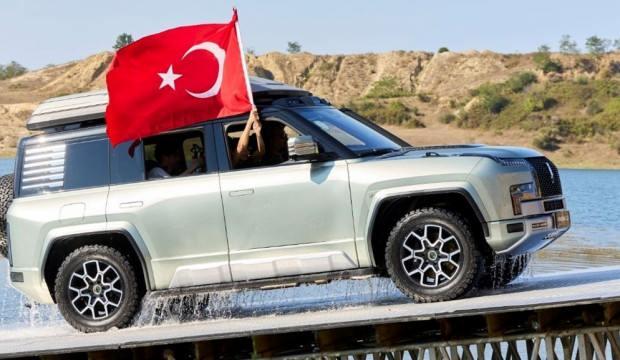 Hem zıplıyor hem y&uuml;z&uuml;yor: Geleceğin otomobili T&uuml;rkiye'de!