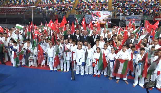 K&uuml;&ccedil;&uuml;k y&uuml;rekten b&uuml;y&uuml;k destek