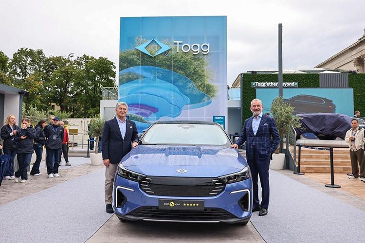 TOGG Üst Yöneticisi (CEO) Gürcan Karakaş ile TOGG Yönetim Kurulu Başkanı Fuat Tosyalı 