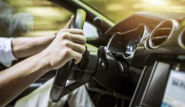 Sıfır aracın i&ccedil;indeki gizli tehlike: Adeta kimyasal bomba!