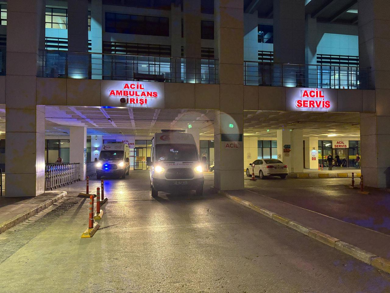 Ev halkı, olayın ardından hastanede tedavi altına alındı.