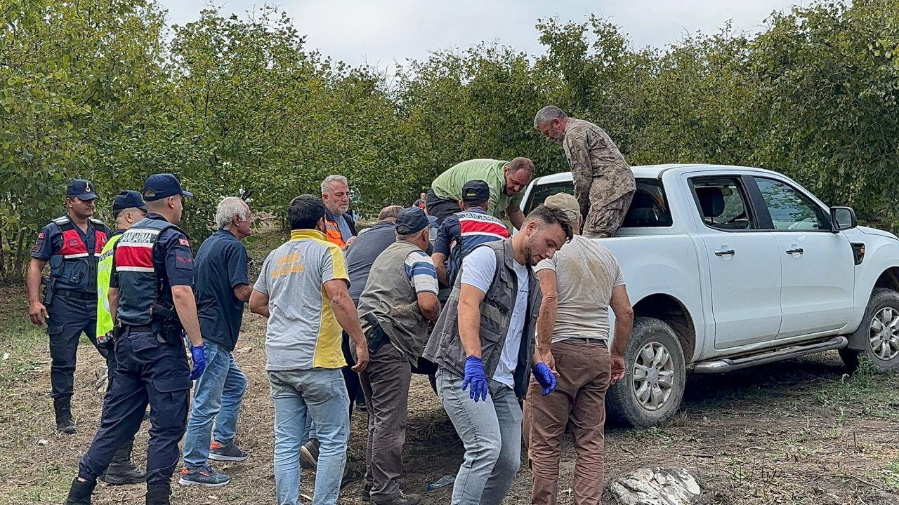 Ali Uygun’un cansız bedeni, otopsi için Karasu Devlet Hastanesi morguna kaldırıldı.