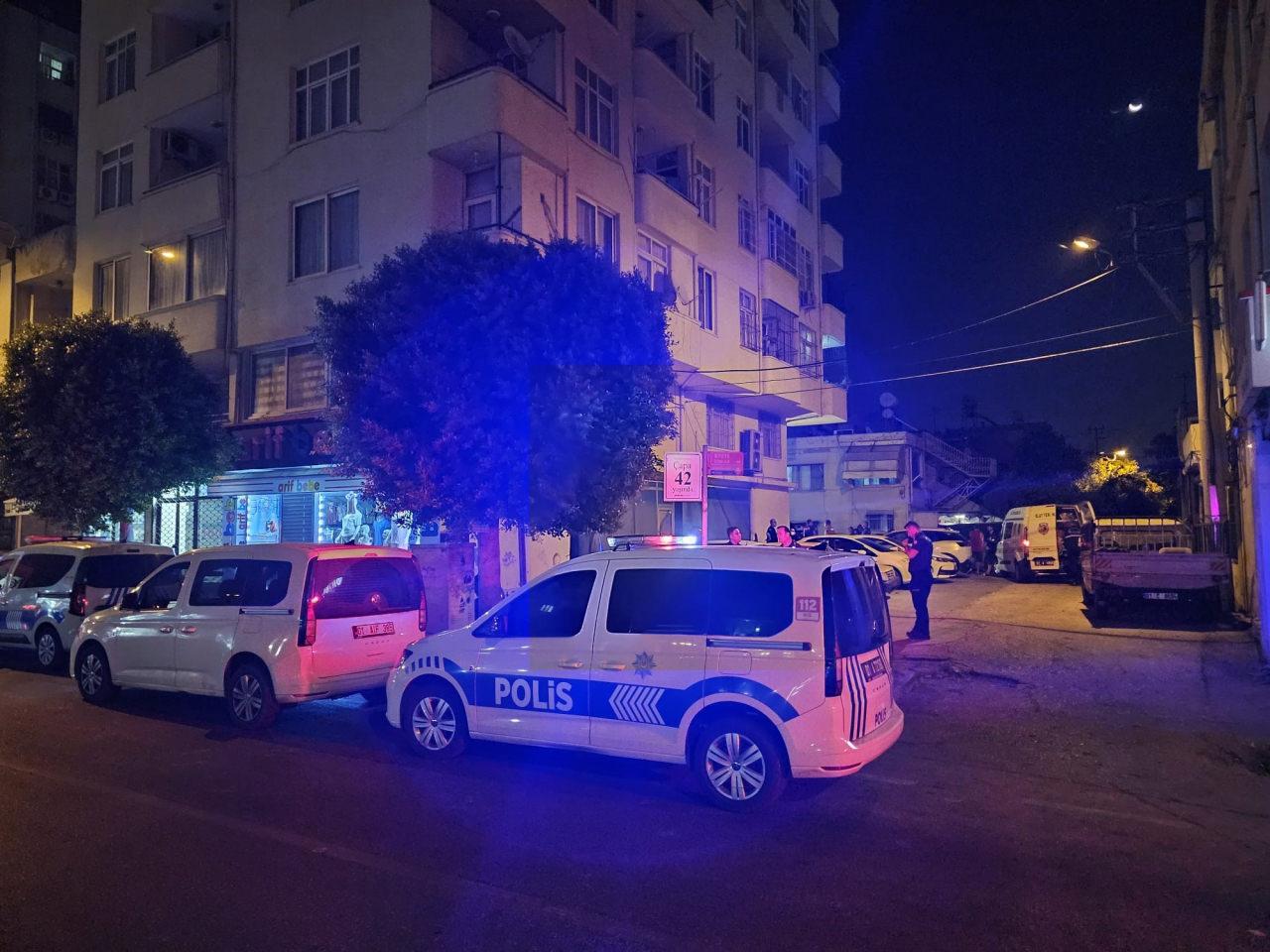 Olay yerine polis ve sağlık ekipleri sevk edildi.