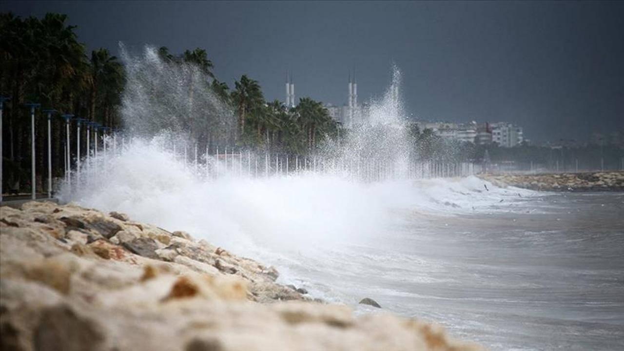 Karadeniz ve Ege Denizi için fırtına uyarısında bulunuldu.