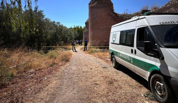 Bursa'da tarihi surların dibinde erkek cesedi bulundu