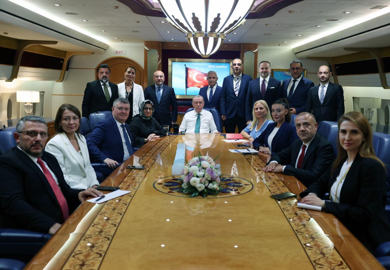 Cumhurbaşkanı Recep Tayyip Erdoğan, Katar'dan dönüşte gazetecilerin sorularını yanıtladı. 