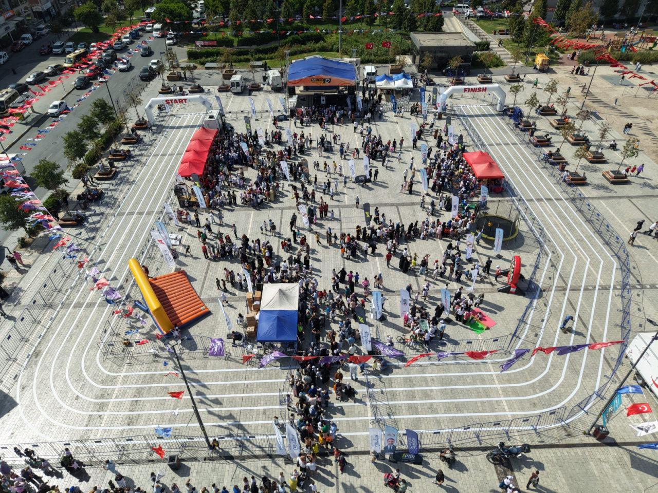 Bağcılar Meydanı'nda 3. Çocuk Şöleni ve Maratonu düzenlendi. 