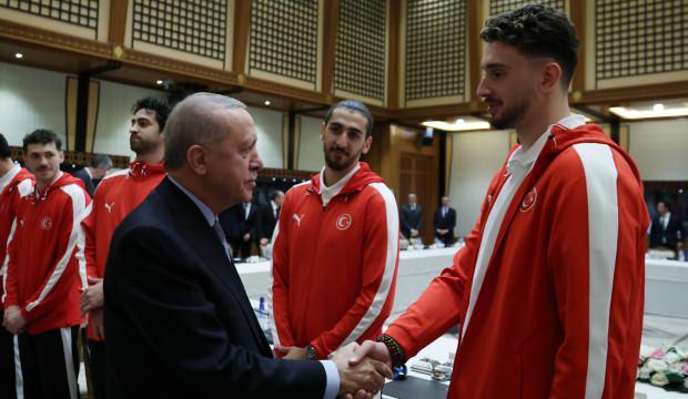 Cumhurbaşkanı Erdoğan, Avrupa 2'ncisi olan 12 Dev Adam'ı kabul etti