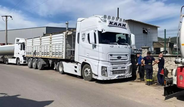 Damperi elektrik tellerine temas edince akıma kapılan kamyon sürücüsü ağır yaralı