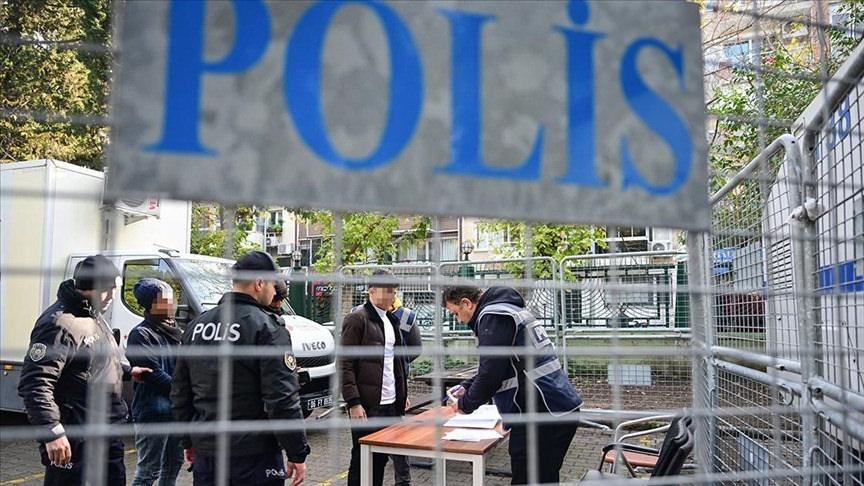 Edirne ve Kırklareli'nde yasa dışı yollarla yurda girdiği tespit edilen 33 düzensiz göçmen yakalandı.