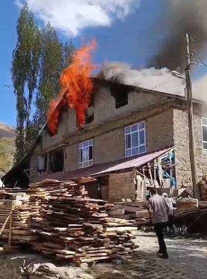 Yangın, paniğe neden oldu. 