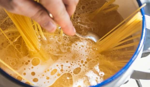 Makarna suyunu dökmeyin! İşte şaşırtıcı kullanım alanları