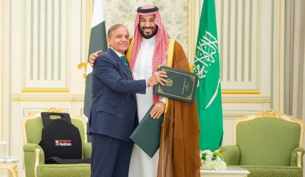 Pakistan ve Suudi Arabistan'dan tarihi anlaşma! Prens Selman imzaladı