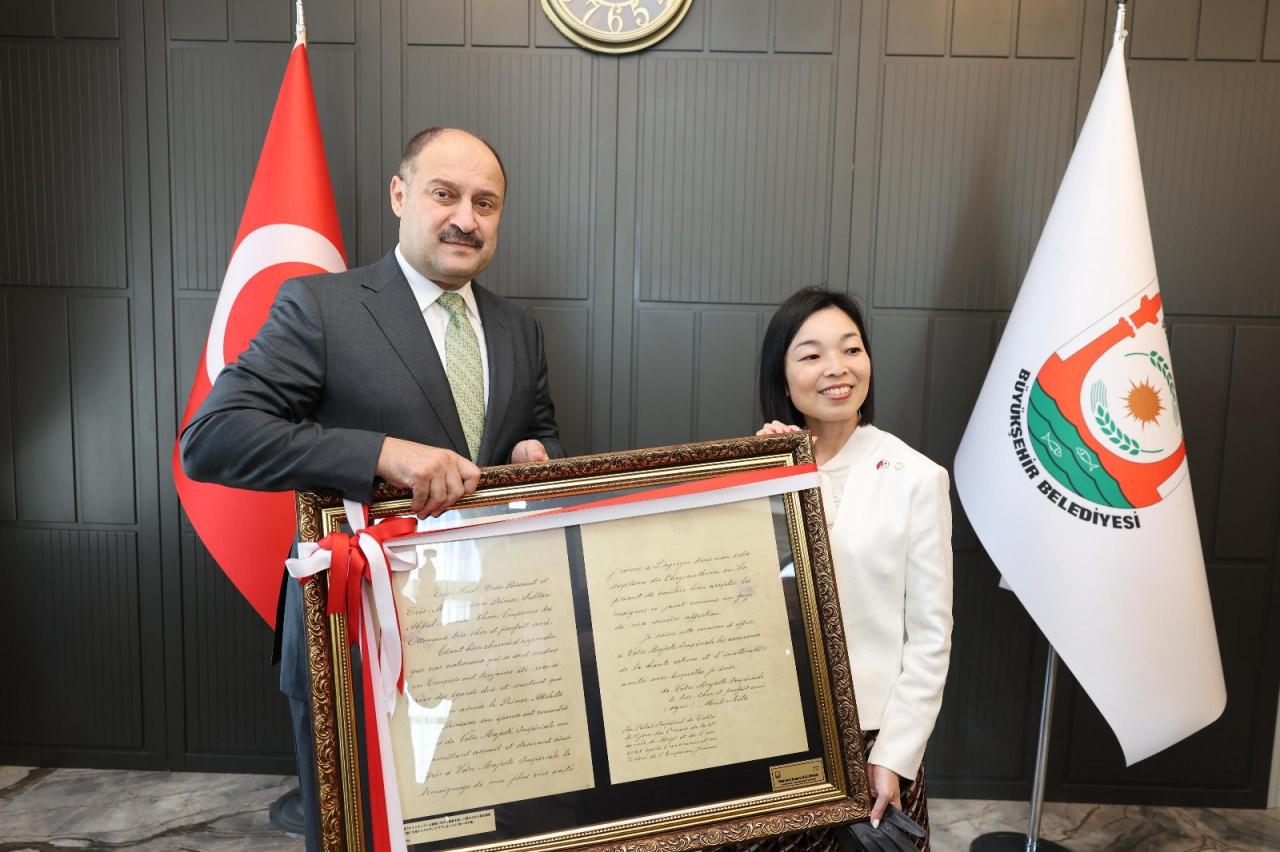 Şanlıurfa Büyükşehir Belediye Başkanı Mehmet Kasım Gülpınar ve Japonya Altes Prensesi Akiko Mikasa