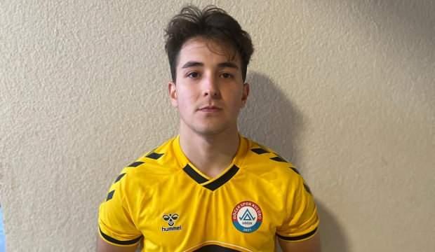 20 yaşındaki kanat 1 maçta 6 gol birden attı