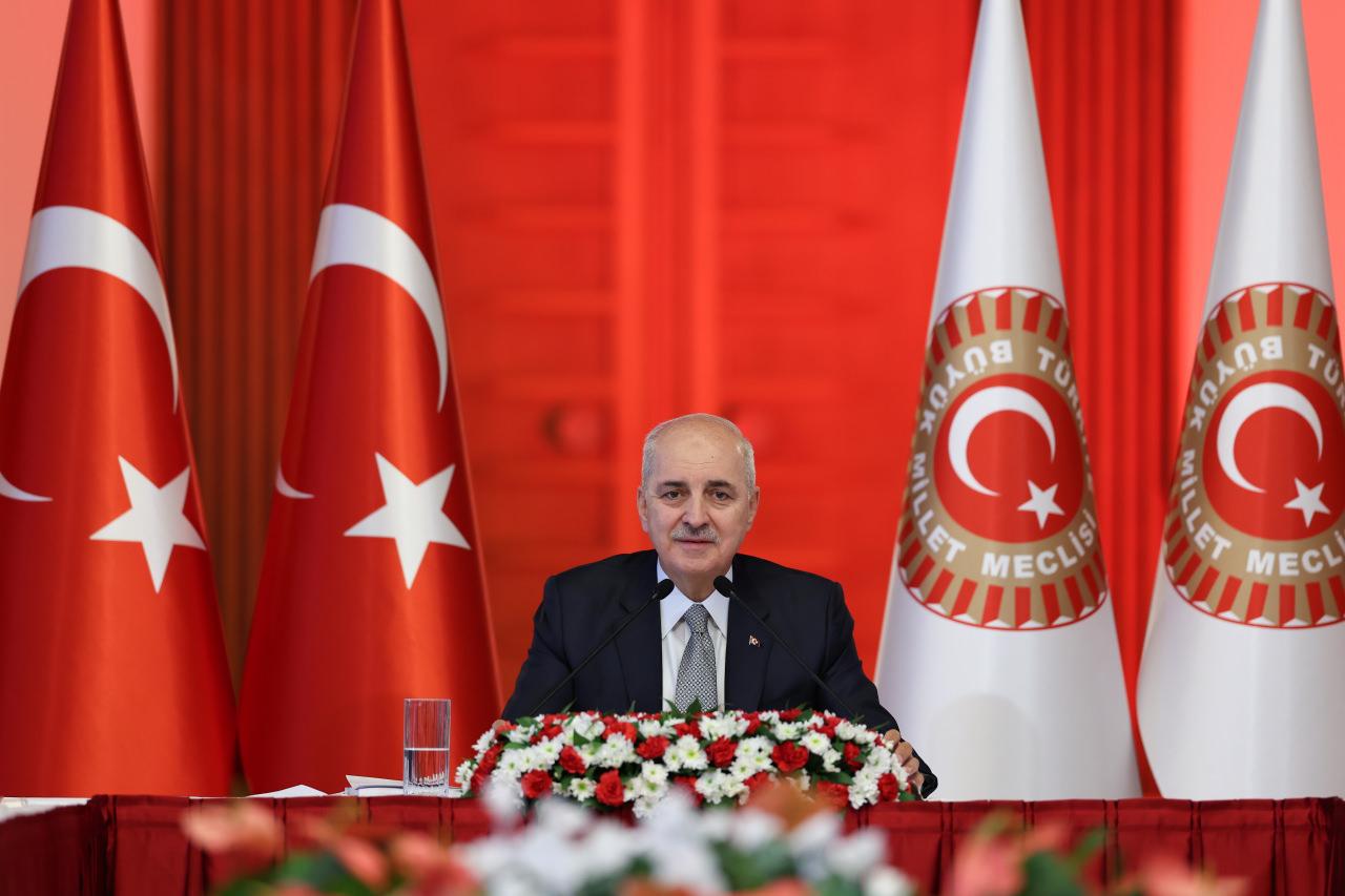 Kurtulmuş, 'Terörsüz Türkiye' komisyonuna ilişkin gelen sorulara da yanıt verdi. 
