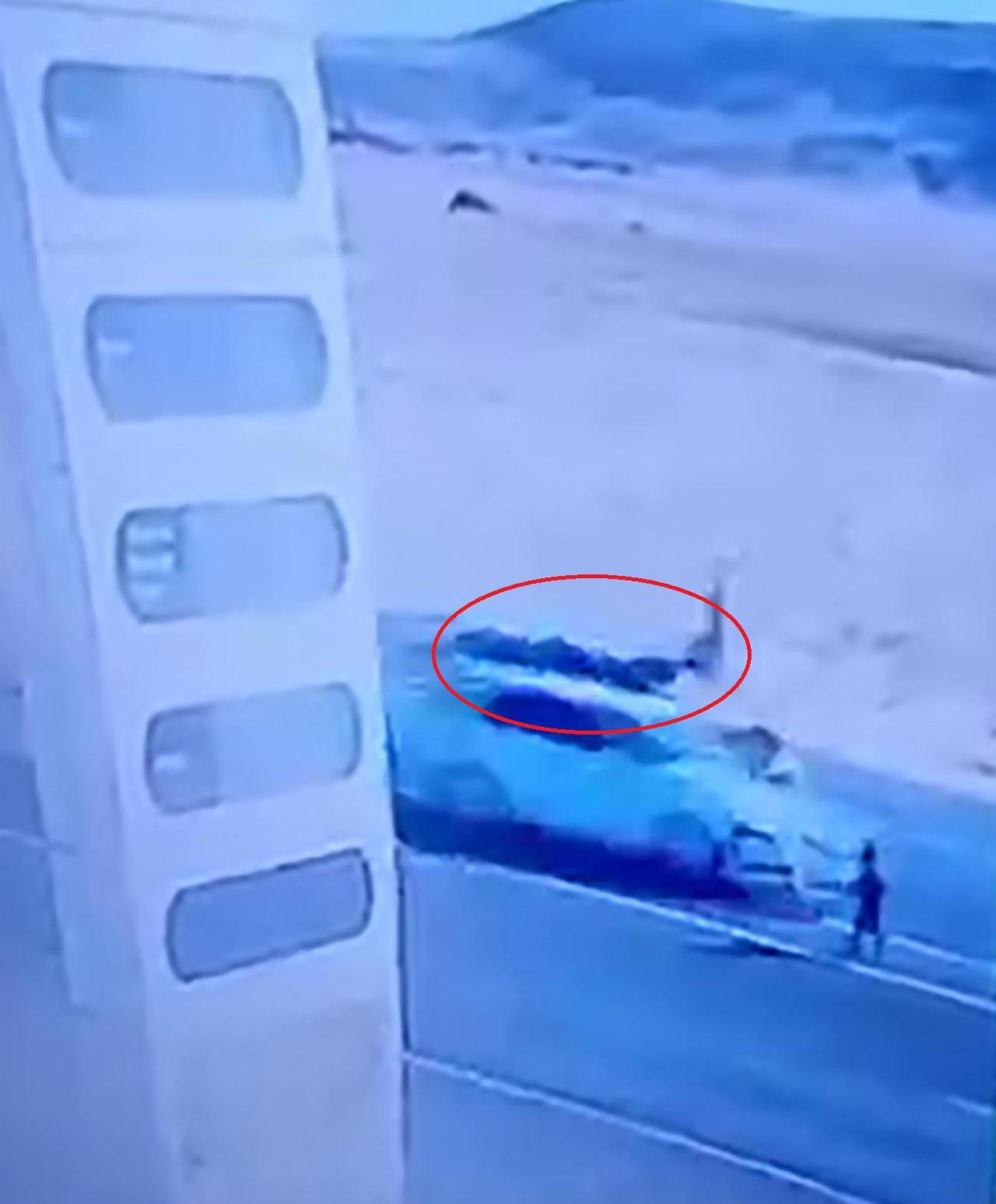 17 yaşındaki Berat Aslan'a otomobilin çarptığı an. 