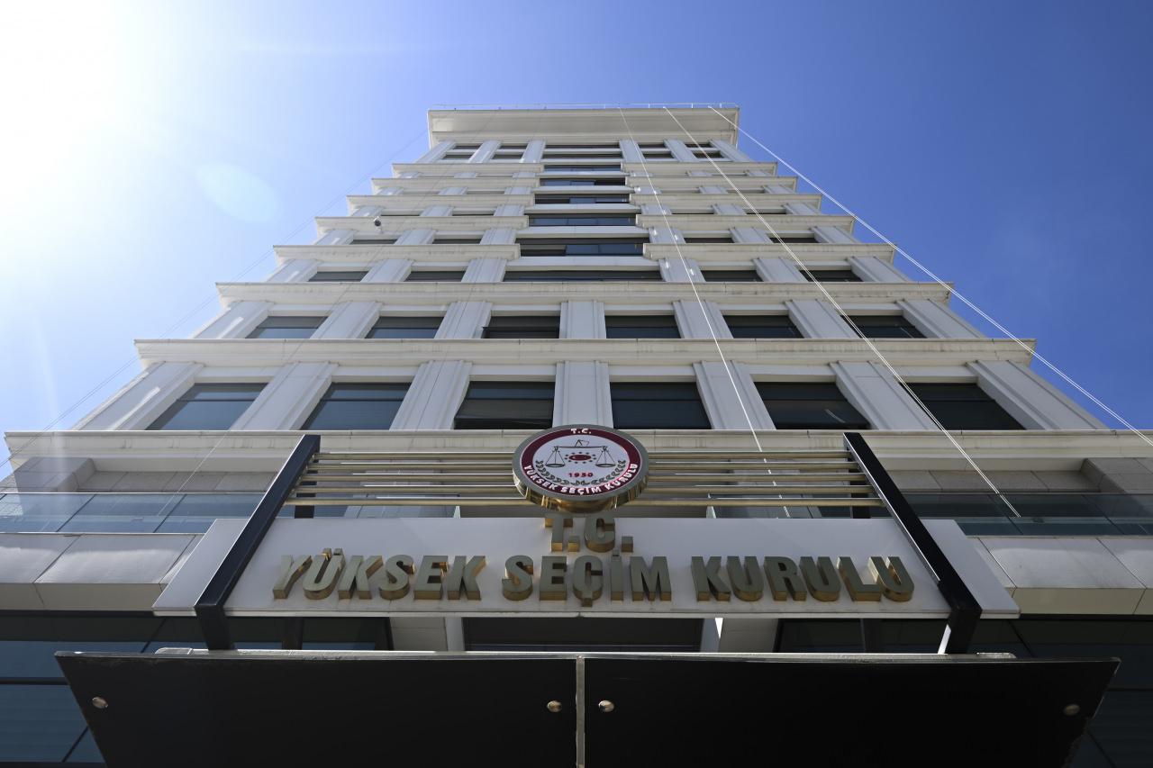 YSK CHP İstanbul İl Başkanlığı Olağanüstü Kongresi'nin devamına karar verdi.