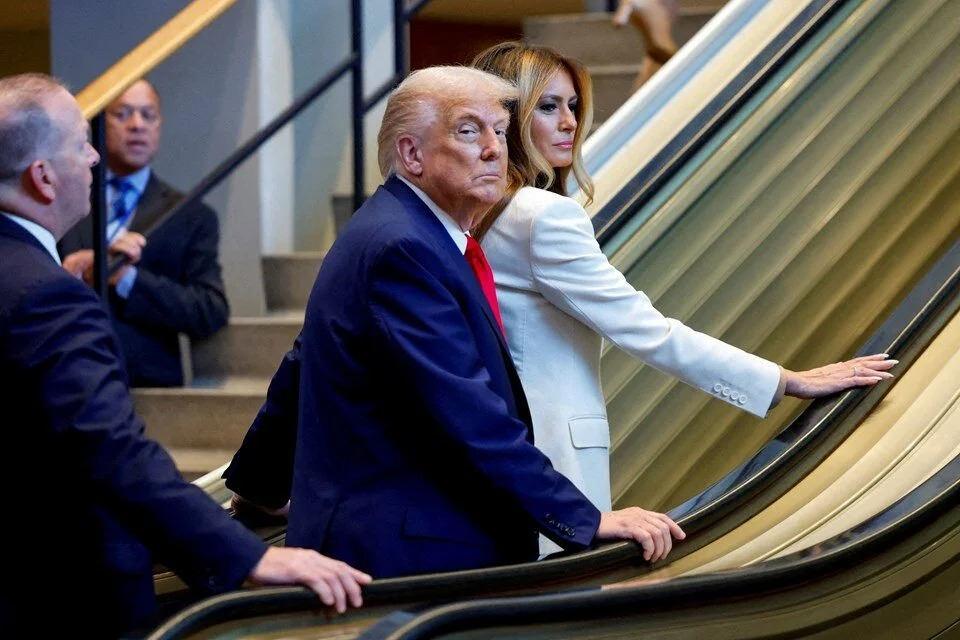 Trump, BM binasına girişinde yürüyen merdivenin ve sonrasında konuşması öncesinde teleprompter cihazının bozulmasını esprili bir dille gündeme getirerek, 'Burada olmak her zaman bir onurdur ancak bu sefer yürüyen merdiven ve teleprompter ile daha heyecanlıydı.' dedi.