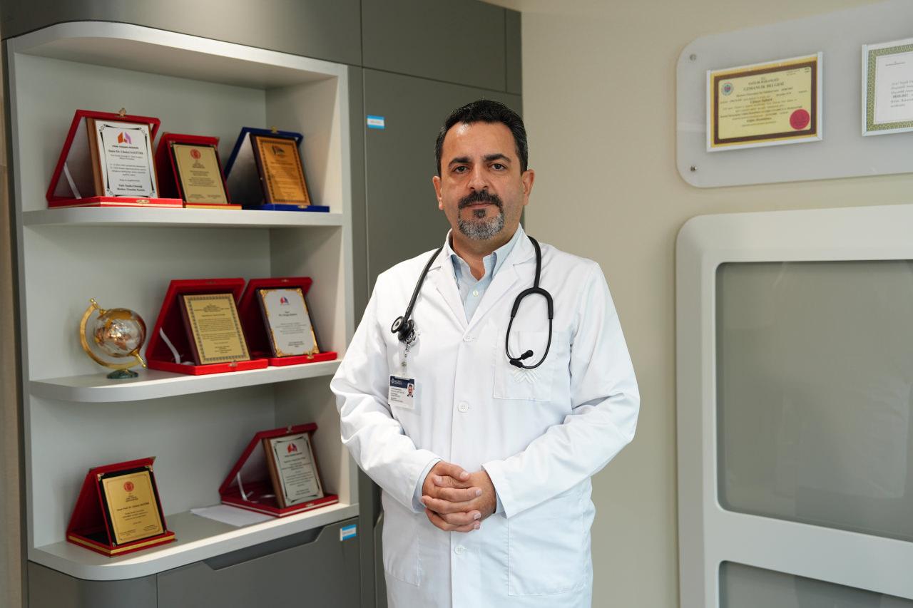 Göğüs Hastalıkları Uzmanı Prof. Dr. Cüneyt Saltürk.