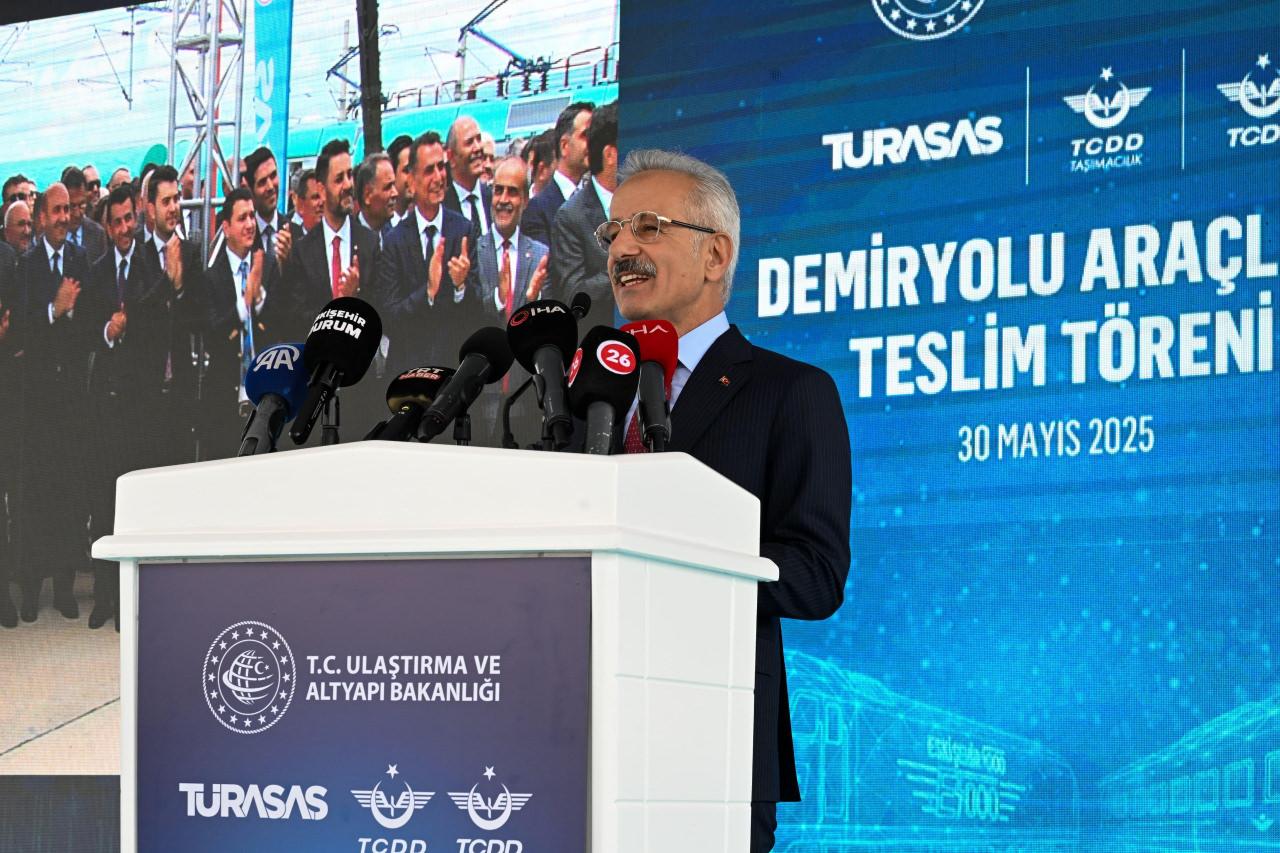 Ulaştırma ve Altyapı Bakanı Abdulkadir Uraloğlu 