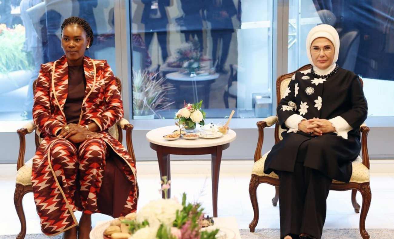 Emine Erdoğan Gabon Cumhurbaşkanı'nın eşi ile görüştü