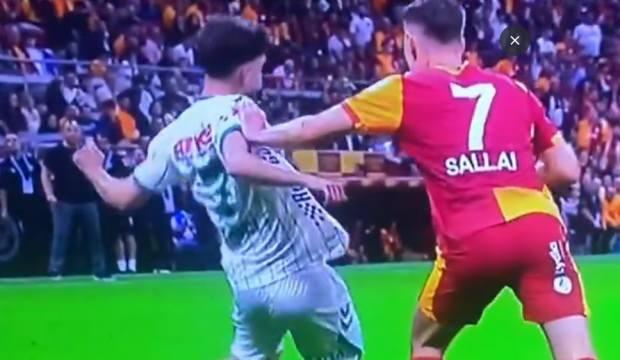 Galatasaray-Konyaspor ma&ccedil;ında penaltı tartışmaları! Hakemler ikiye b&ouml;l&uuml;nd&uuml;
