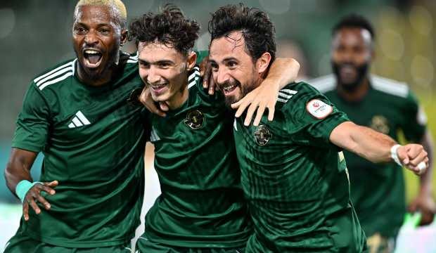 Galatasaray'dan kiralık gitmişti! Derbide 4 gol atarak takımını liderliğe taşıdı