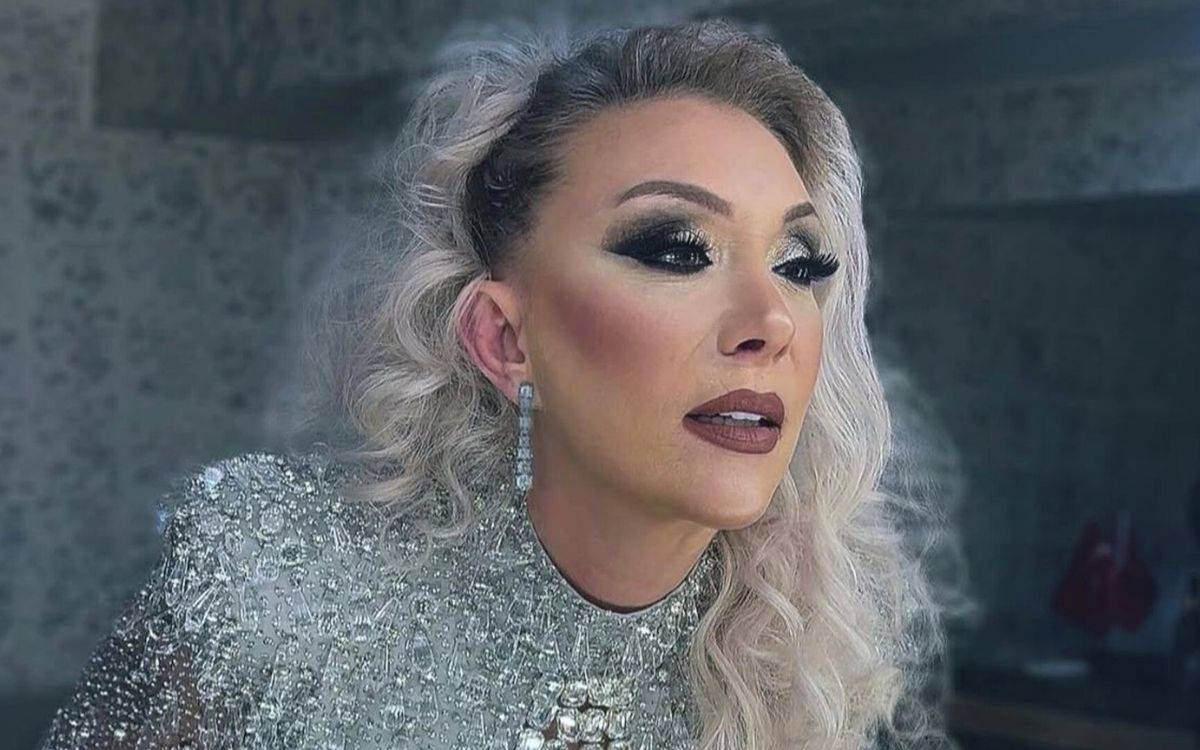 Şarkıcı Güllü