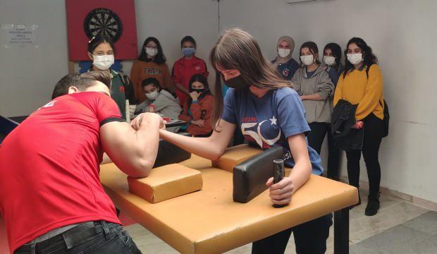 Kebap tezgahında keşfedilip milli takıma &ccedil;ağrıldı: D&uuml;nya 3.'s&uuml; oldu