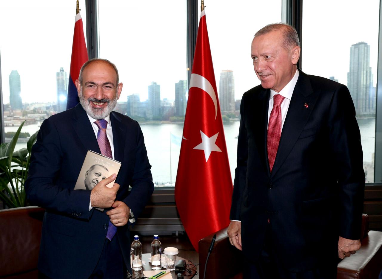 Nikol Paşinyan ve Recep Tayyip Erdoğan