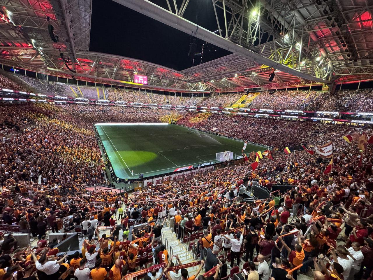 RAMS Park'ta Galatasaray - Fatih Karagümrük maçı öncesinde son hazırlıklar, 15 Ağustos 2025