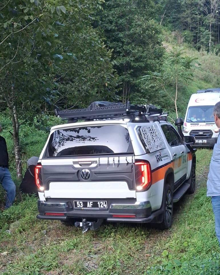 60 yaşındaki Hasan Bilgin'in hayatını kaybettiği bölgeye sağlık ve polis ekipleri sevk edildi.