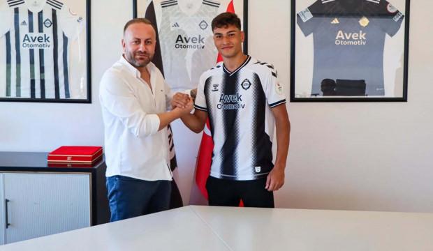 Üç büyüklerin 600 bin Euro teklif ettiği futbolcu 16 yaşında 3. Lig'de profesyonel oldu