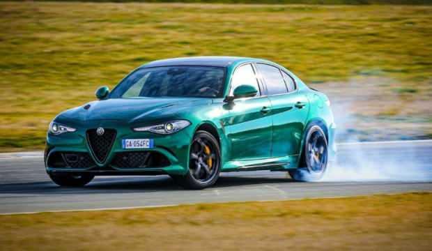 Yola &ccedil;ivi gibi yapışıyor! Yol tutuş performansı en iyi otomobiller