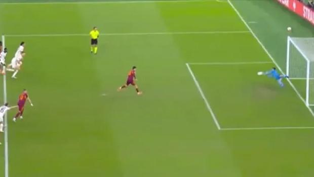 Roma - Lille maçında Berke Özeri'n penaltı kurtarışı