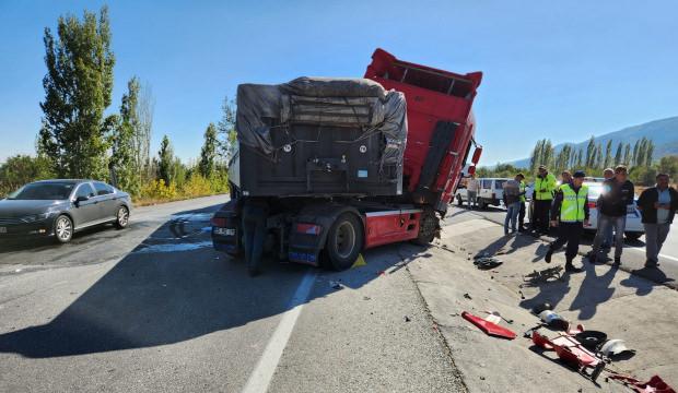 2 TIR çarpıştı; 3'ü ağır, 4 yaralı