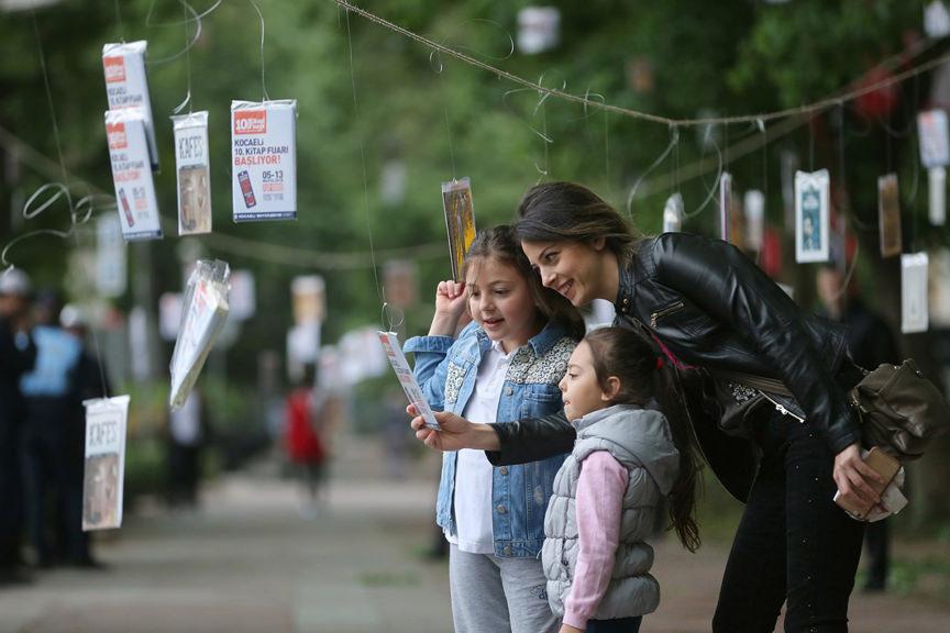 Kocaeli Kitap Fuarı'nda bu yıl da ağaçlar kitap açacak. (Fotoğraf: Arşiv)
