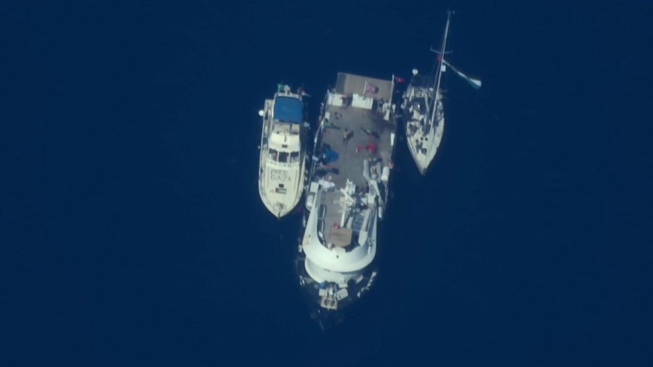 Türk Kızılay, Gazze'ye insani yardım ulaştırmak için yola çıkan Küresel Sumud Filosu'na gıda ve ilaç desteği sağladı. Yardım çalışması havadan da görüntülendi.
