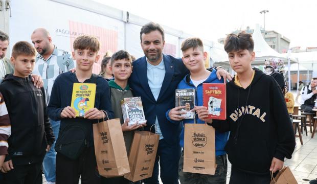 4. Bağcılar Kitap Fuarı büyük bir coşkuyla devam ediyor