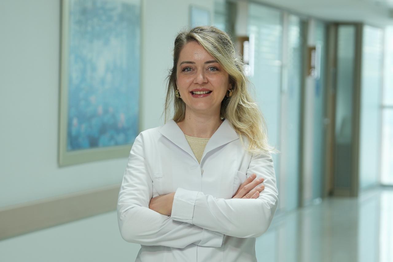 Medipol Mega Üniversite Hastanesi’nden Protetik Diş Tedavisi Uzmanı Doç. Dr. Halenur Bilir,