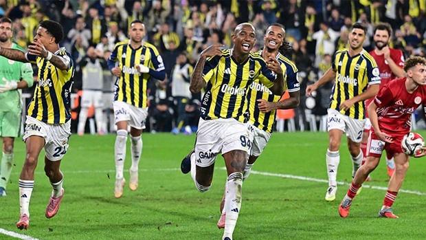 Fenerbahçe - Antalyaspor maçında penaltıdan gol atan Anderson Talisca'nın gol sonrası sevinci