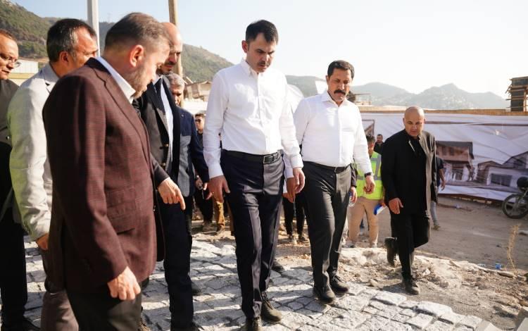 Bakan Kurum inşaat alanlarını inceledi