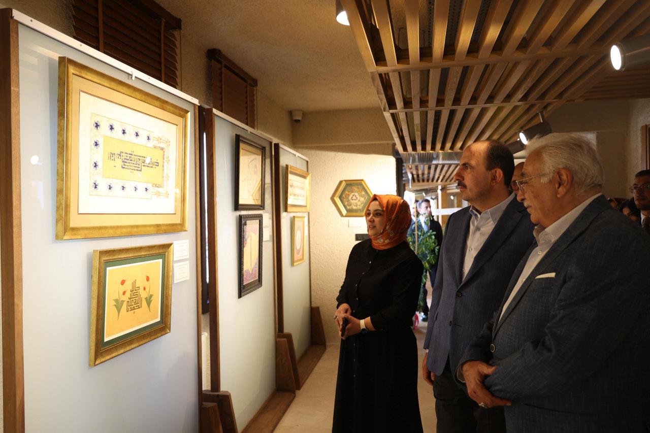 Konya Büyükşehir Belediye Başkanı Uğur İbrahim Altay, sergileri ziyaret etti.