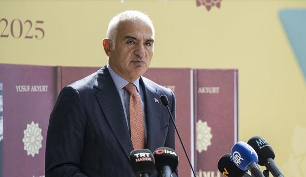 Bakan Ersoy, 'Resimli Türk Abideleri' eserinin tanıtım toplantısına katıldı