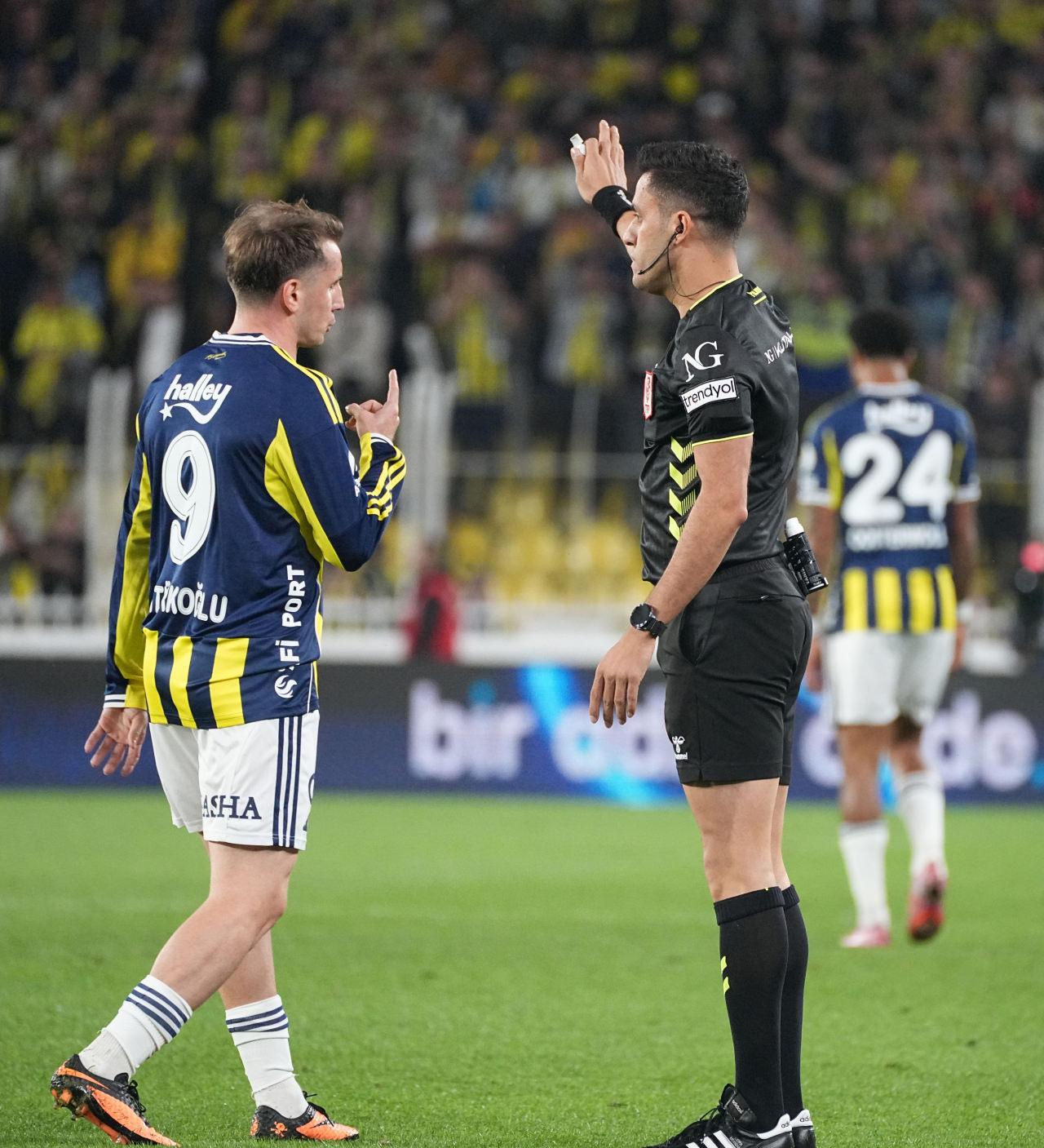 Fenerbahçe'nin Antalyaspor ile oynadığı maçta Kerem Aktürkoğlu'nun objektiflere yansıyan bir görüntüsü